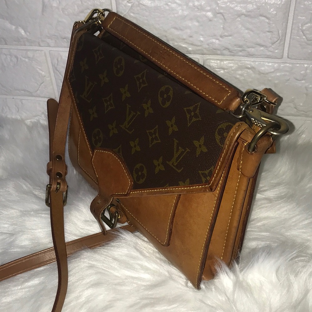 💎✨RETIRED✨💎 VINTAGE CROSSBODY LOUIS VUITTON BAG - Picture 9 of 16